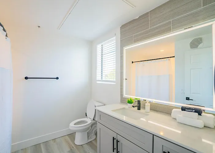 Apartment Trendy 1bd Walk To Westgate Pool Gym Wd Glendale