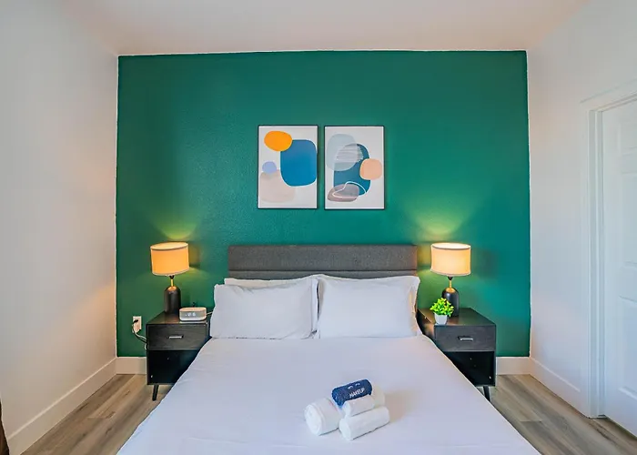 Trendy 1bd Walk To Westgate Pool Gym Wd Glendale