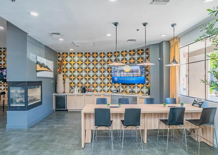 Trendy 1bd Walk To Westgate Pool Gym Wd