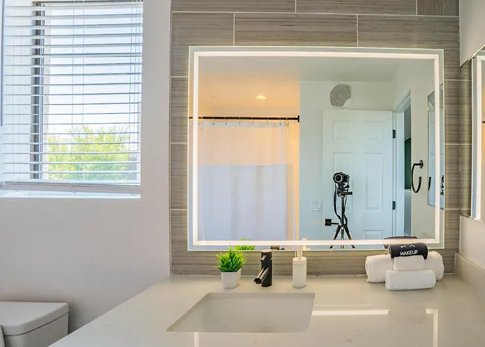 Trendy 1bd Walk To Westgate Pool Gym Wd *